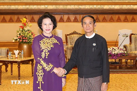 Chủ tịch Quốc hội Nguyễn Thị Kim Ngân hội kiến với Chủ tịch Hạ viện Myanmar Win Myint. (Ảnh: Trọng Đức/TTXVN)