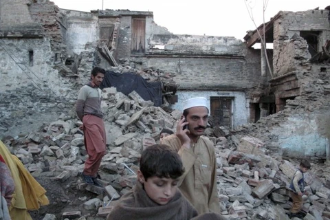 Nhà cửa bị phá hủy sau một trận động đất ở Pakistan. (Nguồn: Reuters)