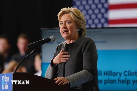 Bà Hillary Clinton phát biểu trong chiến dịch vận động tranh cử ở Durham, New Hampshire, Mỹ. (Nguồn: EPA/TTXVN)