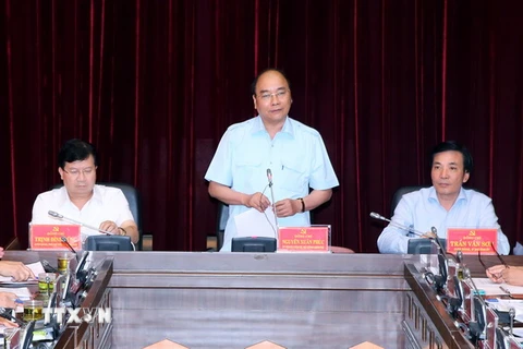 Thủ tướng Nguyễn Xuân Phúc làm việc với cán bộ lãnh đạo chủ chốt tỉnh Điện Biên. (Ảnh: Thống Nhất-TTXVN)