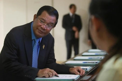 Thủ tướng Campuchia Hen Sen tới dự phiên khai mạc Quốc hội. (Nguồn: Reuters)