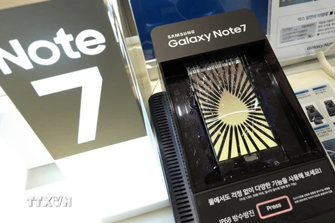 Điện thoại Galaxy Note 7 của Samsung tại cửa hàng ở thủ đô Seoul, Hàn Quốc. (Nguồn: EPA/TTXVN)