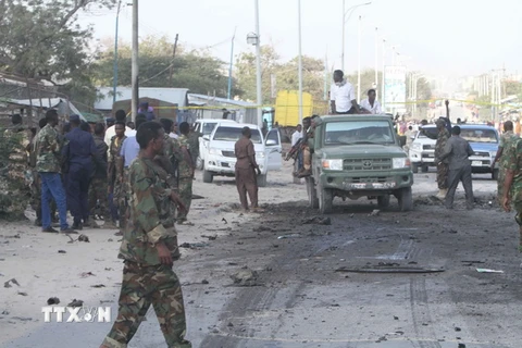 Hiện trường một vụ đánh bom liều chết tại Somalia. (Nguồn: EPA/TTXVN)