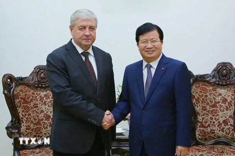 Phó Thủ tướng Trịnh Đình Dũng tiếp Phó Thủ tướng Belarus Vladimir Semashko. (Ảnh: Phương Hoa/TTXVN)
