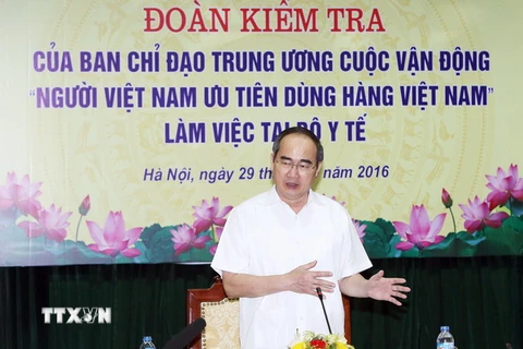 Chủ tịch Nguyễn Thiện Nhân phát biểu ý kiến tại buổi làm việc. (Ảnh: Nguyễn Dân/TTXVN)