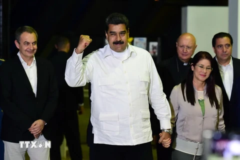 Tổng thống Venezuela Nicolas Maduro (giữa) tại Caracas ngày 30/10. (Nguồn: AFP/TTXVN)