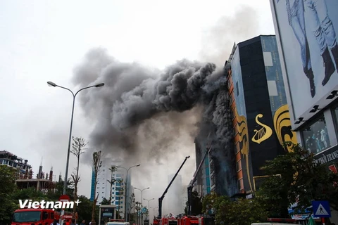 Hiện trường vụ cháy nghiêm trọng tại quán karaoke 68 Trần Thái Tông. (Ảnh: Minh Sơn/Vietnam+)