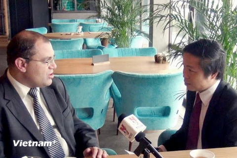 Chuyên gia Aleksey Fenenko trả lời phỏng vấn phóng viên TTXVN. (Ảnh: Dương Trí-Quang Vinh/Vietnam+)