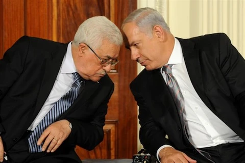 Thủ tướng Israel Benjamin Netanyahu (phải) và Tổng thống Palestine Mahmoud Abbas. (Nguồn: israelnationalnews.com)