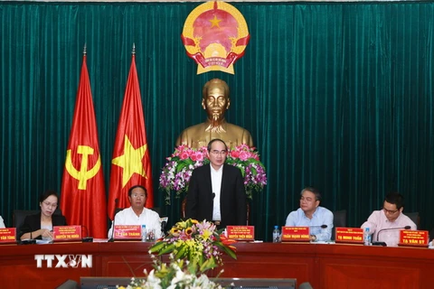 Chủ tịch Mặt trận Tổ quốc Nguyễn Thiện Nhân phát biểu tại buổi làm việc. (Ảnh: Lâm Khánh/TTXVN)