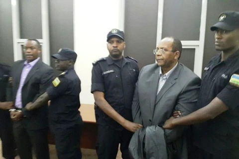 Hai đối tượng Jean-Claude Iyamuremye và Jean-Baptiste Mugimba bị dẫn độ về Rwanda. (Nguồn: therwandan.com)
