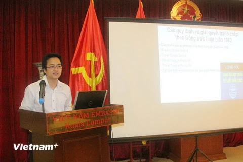 Tiến sỹ Vũ Hải Đăng tại buổi nói chuyện. (Ảnh: Hoàng Nhương/Vietnam+)