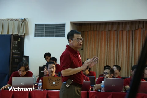 Ông Trịnh Ngọc Minh - Phó chủ tịch Chi hội an toàn thông tin (VNISA) phía Nam - phát biểu trong buổi Diễn tập bảo vệ hệ thống thông tin Thành phố Hồ Chí Minh 2016. (Nguồn: Vietnam+)