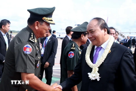 Lễ tiễn Thủ tướng Nguyễn Xuân Phúc tại sân bay quốc tế Siem Reap, Campuchia. (Ảnh: Thống Nhất/TTXVN)