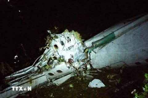 Hiện trường vụ rơi máy bay ở khu vực miền núi ngoại ô thành phố Medellin, Colombia. (Nguồn: THX/TTXVN)