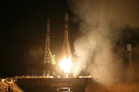 Tên lửa đẩy Soyuz-U mang theo tàu Tiến bộ MS-04 rời bệ phóng. (Nguồn: russianspaceweb.com)