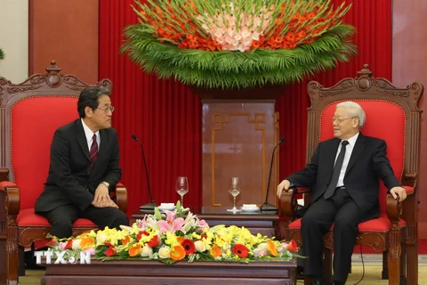 Tổng Bí thư Nguyễn Phú Trọng tiếp Đại sứ Nhật Bản tại Việt Nam Kunio Umeda. (Ảnh: Phương Hoa/TTXVN)