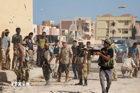 Lực lượng trung thành với Chính phủ Đoàn kết dân tộc Libya đóng quân tại thành phố Sirte. (Nguồn: AFP/TTXVN)