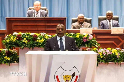 Tổng thống CHDC Congo Joseph Kabila (giữa) tại phiên họp đặc biệt của Quốc hội ở Kinshasa ngày 15/11. (Nguồn: AFP/TTXVN)