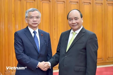 Thủ tướng Nguyễn Xuân Phúc tiếp Bộ trưởng Bộ Tài nguyên và Môi trường Lào Sommad Pholsena. (Nguồn: Vietnam+)