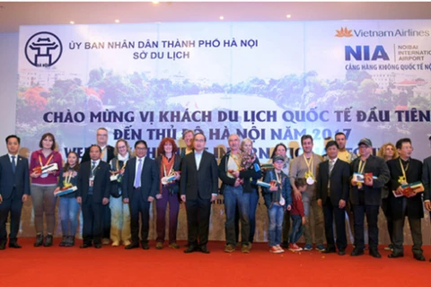 Hà Nội đón vị khách du lịch quốc tế đầu tiên trong năm 2017