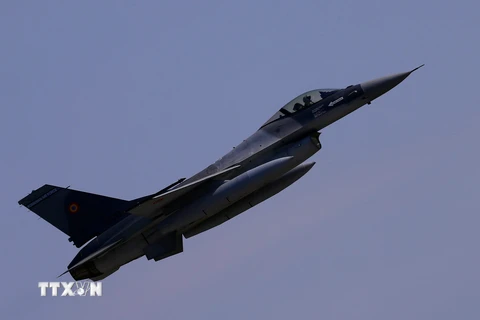 Máy bay tiêm kích F-16.(Nguồn: EPA/TTXVN)