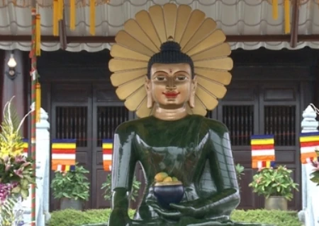 Chiêm bái tượng Phật Ngọc hòa bình thế giới tại Sóc Trăng