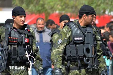 Lực lượng đặc nhiệm được tăng cường ở Ben Guerdane (Tunisia). (Nguồn: AFP/TTXVN)