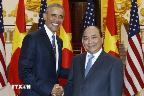 Thủ tướng Nguyễn Xuân Phúc hội kiến với Tổng thống Hoa Kỳ Barack Obama trong chuyến thăm chính thức Việt Nam. (Ảnh: Thống Nhất/TTXVN)