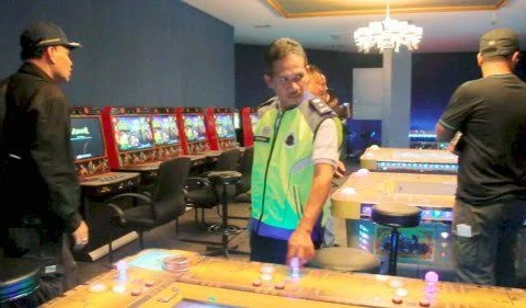 Các máy đánh bạc bị thu giữ tại cơ sở giải trí (Nguồn: nst.com.my)