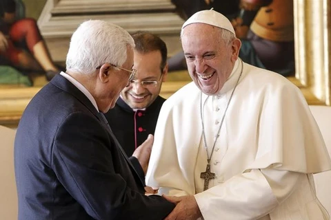 Tổng thống Palestine Mahmoud Abbas và Giáo hoàng Francis. (Nguồn: AP)