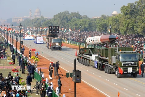 Tên lửa Agni-IV tại lễ duyệt binh diễu hành nhân 63 năm ngày thành lập nước Cộng hòa Ấn Độ. (Nguồn: AFP/TTXVN)