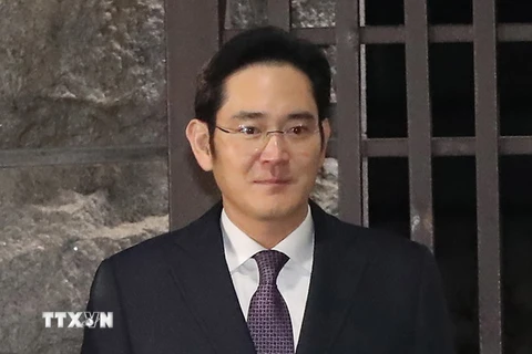 Ông Lee Jae-yong rời trung tâm giam giữ sau khi Tòa án quận Trung tâm Seoul bác bỏ lệnh bắt giữ tại Seoul. (Nguồn: AFP/TTXVN)