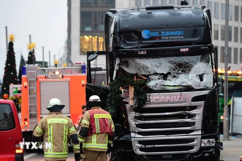 Chiếc xe tải mà nghi can Anis Amri đã sử dụng để tấn công chợ Giáng sinh tại Berlin. (Nguồn: AFP/TTXVN)
