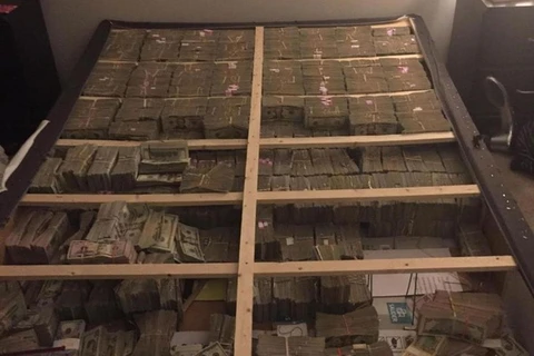 Gần 20 triệu USD được giấu trong khung giường. (Nguồn: bostonglobe.com)