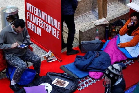 Người hâm mộ cắm trại suốt đêm chờ mua vé Liên hoan phim Berlin. (Nguồn: Reuters)