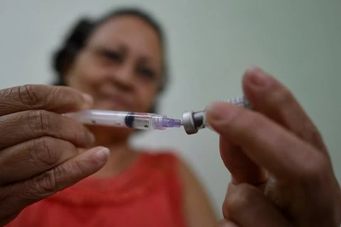 Tiêm vắcxin sốt vàng da. (Nguồn: AFP)