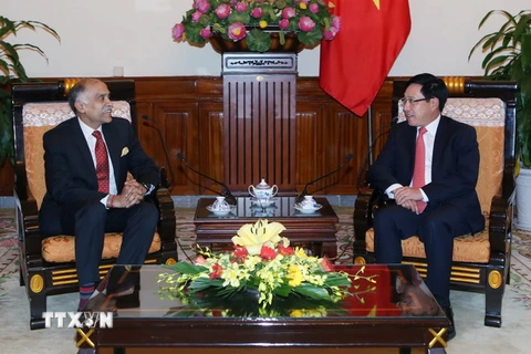 Phó Thủ tướng, Bộ trưởng Bộ Ngoại giao Phạm Bình Minh tiếp ông Harish Parvathaneni, Đại sứ đặc mệnh toàn quyền Ấn Độ tại Việt Nam. (Ảnh: Phạm Kiên/TTXVN)