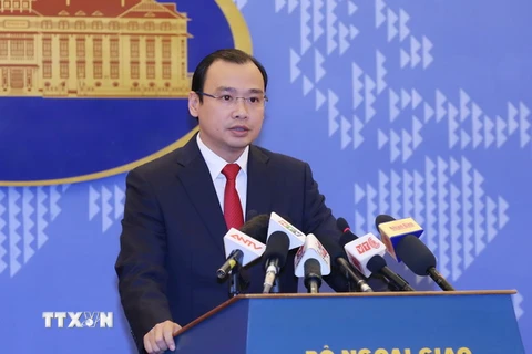 Người phát ngôn Bộ Ngoại giao Lê Hải Bình phát biểu tại buổi họp báo. (Ảnh: Phạm Kiên/TTXVN)