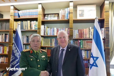 Thứ trưởng Nguyễn Chí Vịnh gặp Tổng thống Israel Reuvlin Rivlin. (Ảnh: Việt Thắng-Đình Viễn/Vietnam+)