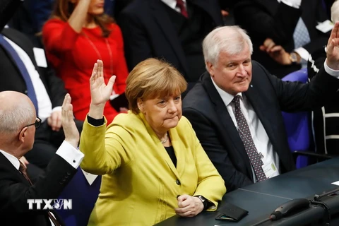 Thủ tướng Đức Angela Merkel bỏ phiếu bầu Tổng thống nhiệm kỳ 2017-2022 tại Berlin. (Nguồn: AFP/TTXVN)