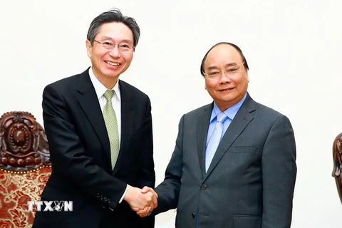 Thủ tướng Nguyễn Xuân Phúc tiếp ông Takashi Oyamada, Tổng giám đốc Ngân hàng BTMU. (Ảnh: Thống Nhất/TTXVN)