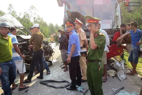 Quảng Nam: Xe giường nằm đối đầu xe khách, lái xe tử vong tại chỗ