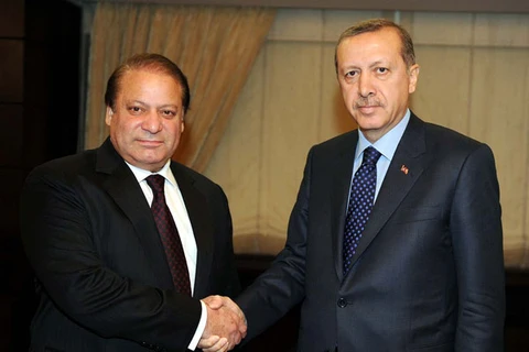 Thủ tướng Pakistan Nawaz Sharif và Tổng thống Thổ Nhĩ Kỳ Recep Tayyip Erdogan. (Nguồn: defence.pk)