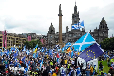 Những người ủng hộ Scotland độc lập tuần hành tại Glasgow, Scotland. (Nguồn: AFP/TTXVN)