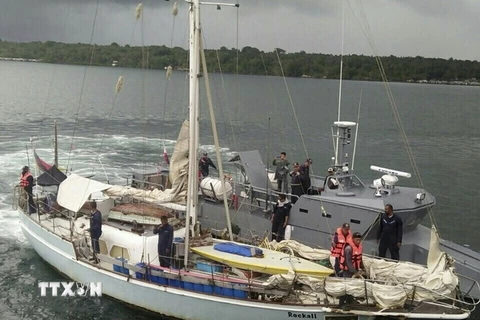 Chiếc du thuyền bị hải tặc tấn công tại vùng biển Sulu, miền Nam Philippines. (Nguồn: AP/TTXVN)