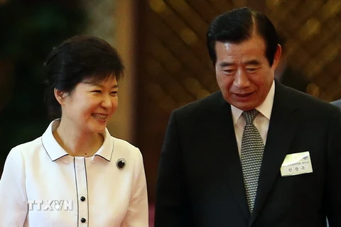 Ông Han Gwang-ok (phải) và cựu Tổng thống Park Geun-hye. (Nguồn: Yonhap/TTXVN)