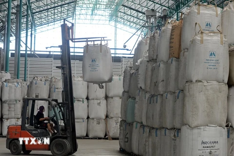 Bên trong nhà máy đóng gói gạo ở Bangkok, Thái Lan. (Nguồn: AFP/TTXVN)