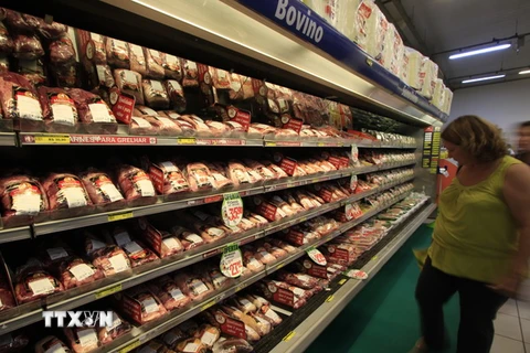Thịt bày bán tại một siêu thị ở Recife, Brazil. (Nguồn: THX/TTXVN)