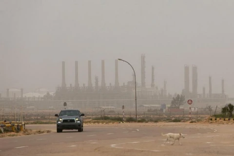 Nhà máy lọc dầu ở Ras Lanuf, Libya. (Nguồn: Reuters)